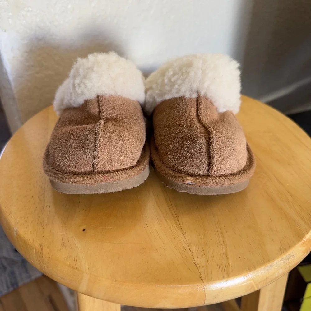 UGG Kids Cozy Suede Slippers - Cream Fur Slip On Shoes - Toddler Size‎ 11